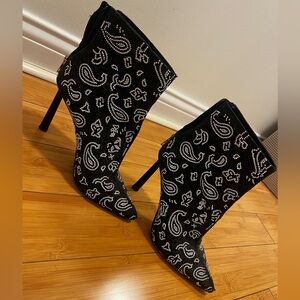 Steve Madden Rhinestone Paisley Boots – Size 7.5